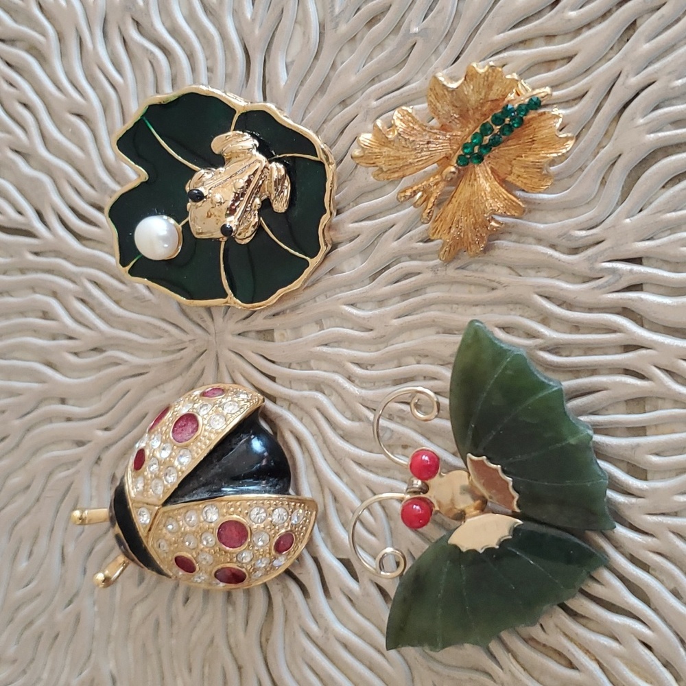 Bundle of Brooches